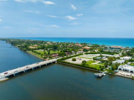 Téléchargez les photos : Palm Beach, Floride, États-Unis - 23 juin 2023 : Gros plan aérien de Mar A Lago Resort à Palm Beach FL - en image libre de droit