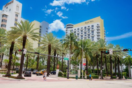 Foto de Miami Beach, FL, Estados Unidos - 29 de junio de 2023: Royal Palm Loews Hotel St Moritz - Imagen libre de derechos