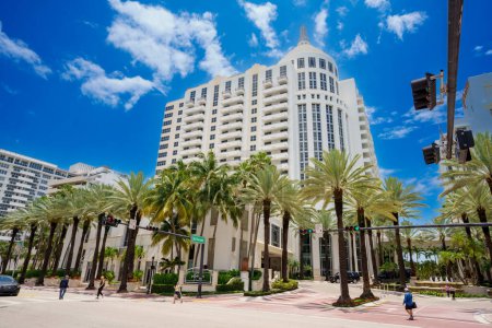 Foto de Miami Beach, FL, Estados Unidos - 29 de junio de 2023: Loews Hotel Miami Beach FL - Imagen libre de derechos