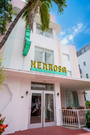 Téléchargez les photos : Miami Beach, Floride, États-Unis - 29 Juin 2023 : Henrosa Hotel Miami Beach Sobe Collins Avenue - en image libre de droit