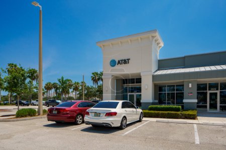 Photo for Stuart, FL, USA - July 1, 2023: Atnt service store at Pineapple Commons Stuart Florida - Royalty Free Image