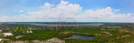 Foto de Panorama aéreo St Lucie River Florida - Imagen libre de derechos