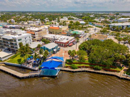 Téléchargez les photos : Drone photo aérienne front de mer Downtown Stuart FL USA - en image libre de droit