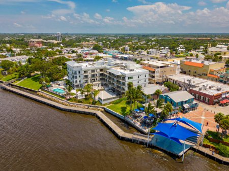 Téléchargez les photos : Drone photo aérienne front de mer Downtown Stuart FL USA - en image libre de droit