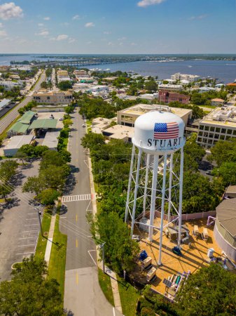 Foto de Stuart torre de agua de Florida avión no tripulado aéreo foto pov - Imagen libre de derechos