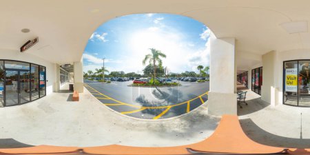 Téléchargez les photos : Davie, FL, États-Unis - juillet 13, 2023 : 360 photo de 360 photo du célèbre magasin de chaussures de foot à Tower Shops - en image libre de droit