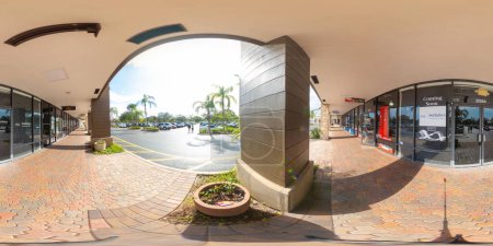Téléchargez les photos : Davie, FL, USA - juillet 13, 2023 : 360 photo de 360 photo de One Sothebys courtage immobilier à Tower Shops - en image libre de droit