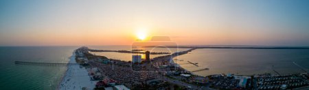 Téléchargez les photos : Panorama Aérien Pensacola Beach Floride circa 2023 - en image libre de droit