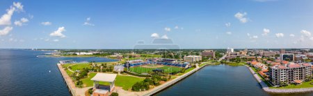 Téléchargez les photos : Pensacola, FL, États-Unis - Le 21 juillet 2023 : Blue Wahoos Stadium et l'amiral Fetterman Field - en image libre de droit