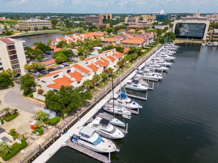 Téléchargez les photos : Bateaux et logements résidentiels à Pensacola en Floride - en image libre de droit