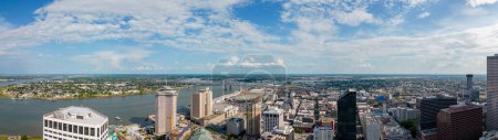 Téléchargez les photos : Panorama Aérien Centre-ville La Nouvelle-Orléans Fleuve Mississippi circa 2023 - en image libre de droit