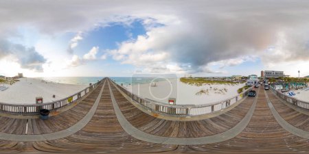 Téléchargez les photos : Pensacola Beach, Floride, États-Unis - juillet 21, 2023 : 360 photo équirectangulaire Pensacola Beach Fishing Pier - en image libre de droit