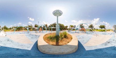 Téléchargez les photos : 360 parc photo équirectangulaire aire de jeux Pensacola Floride - en image libre de droit