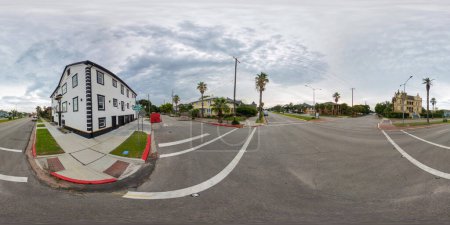 Téléchargez les photos : 360 maisons résidentielles photo équirectangulaires sur l'île de Galveston au Texas - en image libre de droit