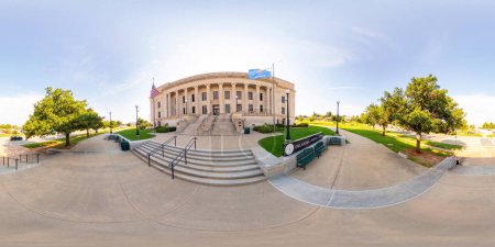 Téléchargez les photos : 360 photo équirectangulaire Oklahoma Judicial Center Building - en image libre de droit