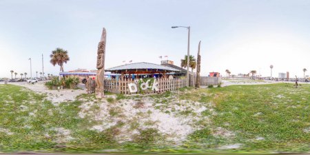 Téléchargez les photos : Pensacola Beach, FL, USA - 21 Juillet 2023 : 360 photo équirectangulaire The Dock Restaurant and bar - en image libre de droit