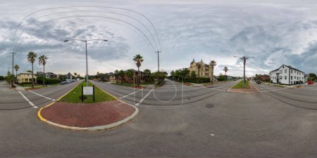 Téléchargez les photos : Galveston, TX, États-Unis - 23 juillet 2023 : 360 maisons résidentielles équirectangulaires avec photo sur l'île de Galveston Texas - en image libre de droit