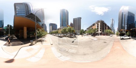 Téléchargez les photos : Austin, TX, États-Unis - 24 juillet 2023 : 360 photos équirectangulaires de la tour du Colorado au centre-ville d'Austin Texas - en image libre de droit