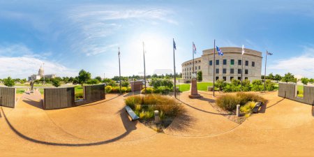 Téléchargez les photos : Oklahoma City, OK, États-Unis - 25 juillet 2023 : 360 photo équirectangulaire Mémorial des anciens combattants de l'Oklahoma à l'édifice de la Cour suprême - en image libre de droit