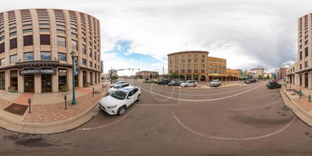 Téléchargez les photos : Colorado Springs, CO, États-Unis - juillet 26, 2023 : 360 photo de Colorado Square immeuble de bureaux Colorado Springs - en image libre de droit