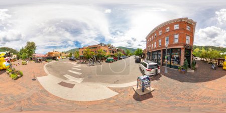 Téléchargez les photos : Aspen, CO, États-Unis - 27 juillet 2023 : 360 panorama équirectangulaire Ralph Lauren détaillant Aspen Colorado - en image libre de droit
