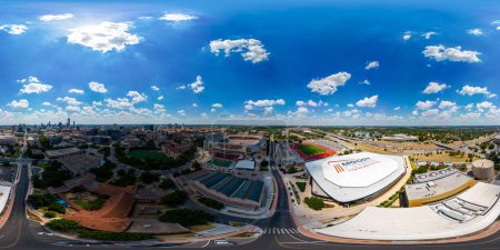 Foto de Austin, TX, Estados Unidos - 24 de julio de 2023: Foto aérea 360 vr Moody Center en la Universidad de Texas Austin - Imagen libre de derechos