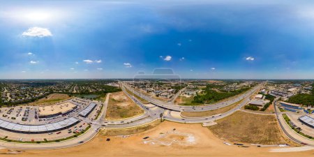 Téléchargez les photos : Denton, TX, États-Unis - 28 juillet 2023 : Drone aérien 360 photo Bucees Buc ees station service Denton Texas - en image libre de droit