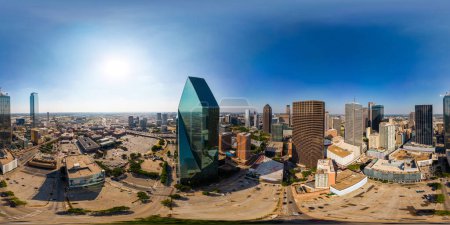 Foto de Dallas, TX, USA - 28 de julio de 2023: Foto aérea 360 Downtown Dallas Texas USA drone equirectangular - Imagen libre de derechos