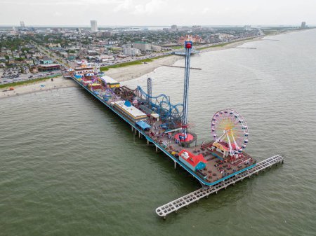 Téléchargez les photos : Photo De Drone Galveston Island Historic Pleasure Pier Texas USA vers 2023 - en image libre de droit