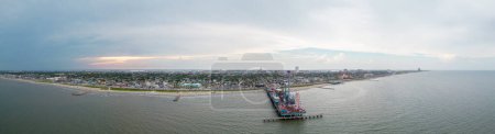 Téléchargez les photos : Panorama aérien du drone Galveston historic Pleasure Pier - en image libre de droit