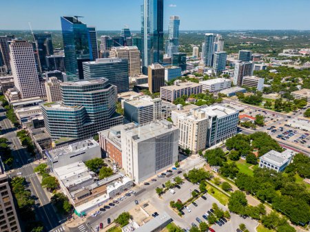 Téléchargez les photos : Photo aérienne Texas Department of Licensing and Regulation building Centre-ville austin - en image libre de droit