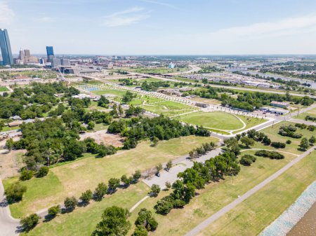 Téléchargez les photos : Photoparcs aériens paysage Centre-ville Oklahoma City vague de chaleur estivale 2023 - en image libre de droit