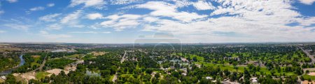 Téléchargez les photos : Panorama aérien Colorado City Park sur la rivière Arkansas - en image libre de droit