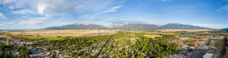 Téléchargez les photos : Photo panoramique aérienne Buena Vista Colorado avec vue sur la montagne - en image libre de droit
