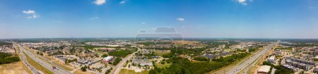 Téléchargez les photos : Panorama aérien Denton Texas Interstate 35 - en image libre de droit