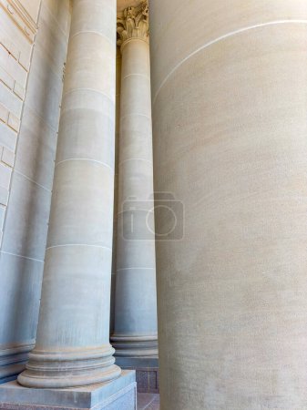 Téléchargez les photos : Des piliers en béton à l'Oklahoma State Capitol Building - en image libre de droit