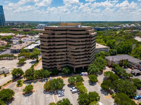 Foto de Austin, TX, Estados Unidos - 24 de julio de 2023: Foto de drones aéreos One Texas Center Austin - Imagen libre de derechos