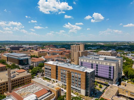 Foto de Austin, TX, Estados Unidos - 24 de julio de 2023: Foto aérea University of Texas circa julio 2023 - Imagen libre de derechos