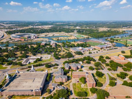 Téléchargez les photos : Waco, TX, États-Unis - juillet 24, 2023 : Drone photo Baylor University Waco Texas - en image libre de droit