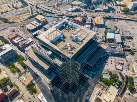 Téléchargez les photos : Dallas, TX, États-Unis - 28 juillet 2023 : Photo aérienne sur le toit Bank of America Tower Downtown Dallas Texas - en image libre de droit