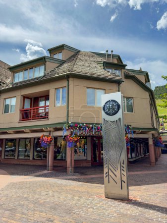Foto de Aspen, CO, Estados Unidos - 27 de julio de 2023: Tiendas en Aspen Colorado Summer - Imagen libre de derechos