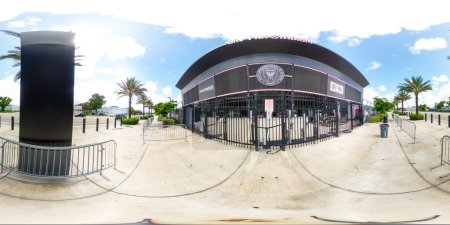 Téléchargez les photos : Fort Lauderdale, FL, USA - août 19, 2023 : 360 photo équirectangulaire DRV PNK Stadium Fort Lauderdale Florida - en image libre de droit
