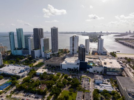 Photo for Miami, FL, USA - August 22, 2023: Aerial photo Hilton Miami with bay view - Royalty Free Image