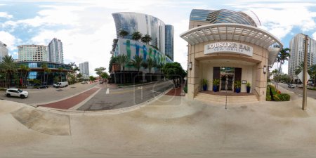 Téléchargez les photos : Fort Lauderdale, FL, USA - 25 Août 2023 : Downtown fort Lauderdale 360 photo équirectangulaire Lobeter Bar Sea Grill - en image libre de droit