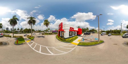 Téléchargez les photos : Fort Lauderdale, FL, États-Unis - Le 25 août 2023 : Downtown fort Lauderdale 360 photo équirectangulaire KFC fast food restaurant - en image libre de droit
