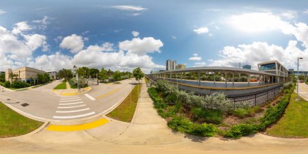 Foto de Fort Lauderdale, FL, Estados Unidos - 25 de agosto de 2023: Centro ciudad Fort Lauderdale 360 equirectangular foto Brightline alta velocidad estación de tren - Imagen libre de derechos