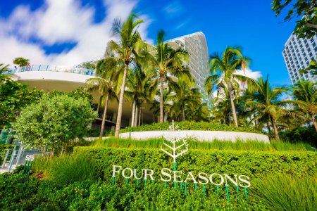 Téléchargez les photos : Fort Lauderdale, Floride, États-Unis - août 28, 2023 : Four Seasons Hotel Fort Lauderdale Beach Floride - en image libre de droit