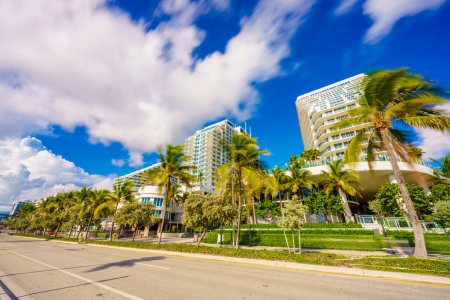 Téléchargez les photos : Hôtels sur A1A Fort Lauderdale Beach Floride destination touristique - en image libre de droit