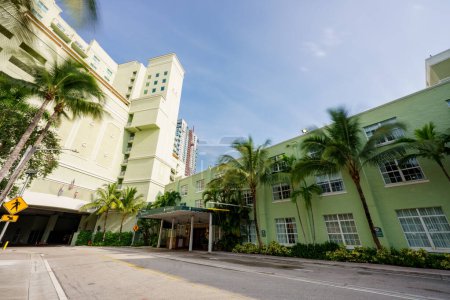 Téléchargez les photos : Fort Lauderdale, FL, États-Unis - 31 août 2023 : Riverside hotel Downtown Fort Lauderdale - en image libre de droit