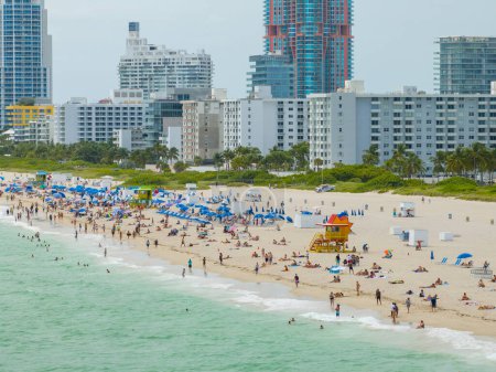 Téléchargez les photos : Miami Beach, FL, États-Unis - septembre 3, 2023 : Surpopulation Miami Beach Labor Day Dimanche week-end férié - en image libre de droit